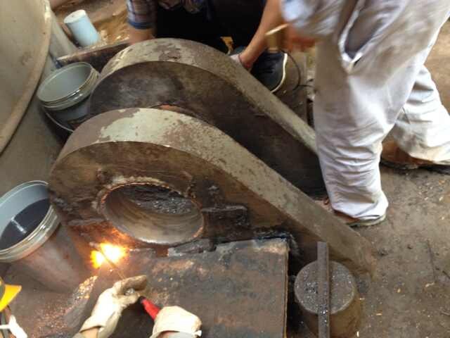 液壓缸底座現場鏜孔加工